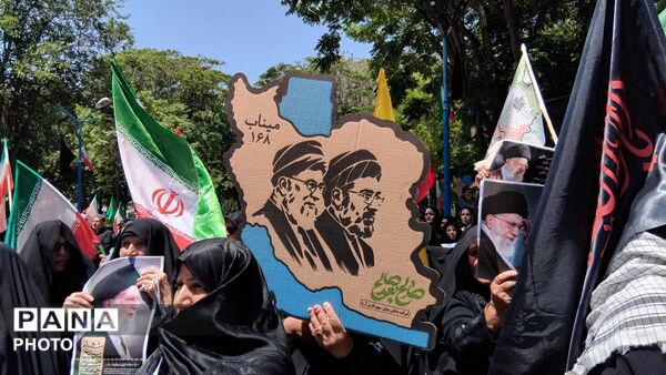 ویژه‌برنامه همگام با تشییع کنندگان آقای شهید ایران در اهر