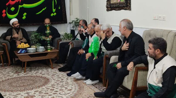 دیدار با خانواده شهید نیازمند در شهرستان سمنان