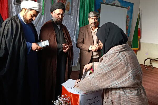 روایت همدلی دانش‌آموزان مدارس شهرستان آباده در پویش «ایران همدل»