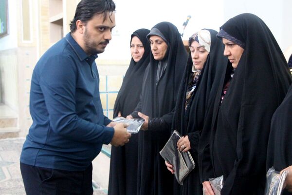 طنین دعای عرفه در پارک کوهستان یزد