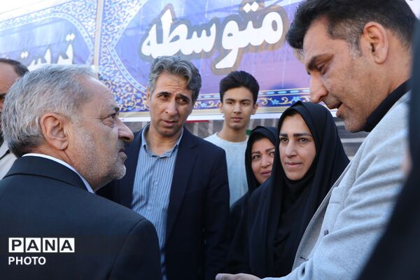 «مهر کریمانه» با حضور وزیر آموزش و پرورش در دبستان پروین اعتصامی بهارستان‌دو