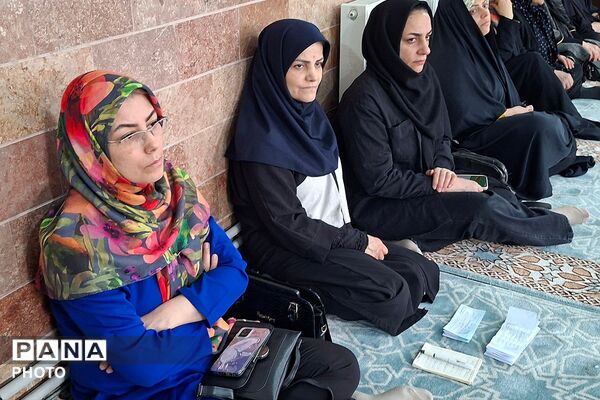 همایش آموزش خانواده با عنوان دانش‌آموزان و فضای مجازی در ناحیه دو شهرری