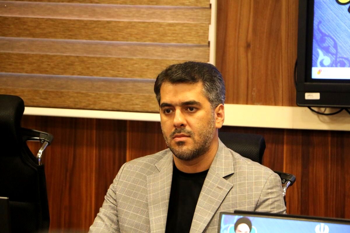 هنر معلم، ساختن علاقه در دل دانش‌آموز است؛ نه پر کردن دفترهای تکلیف