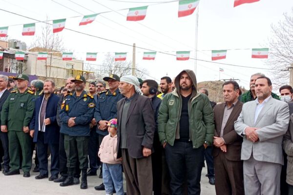 دانش‌آموزان دالاهو در راهپیمایی ۲۲ بهمن غوغا کردند