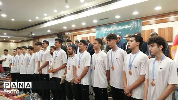 اختتامیه مسابقات ورزشی دانش آموزان قطب دو کشور در قم