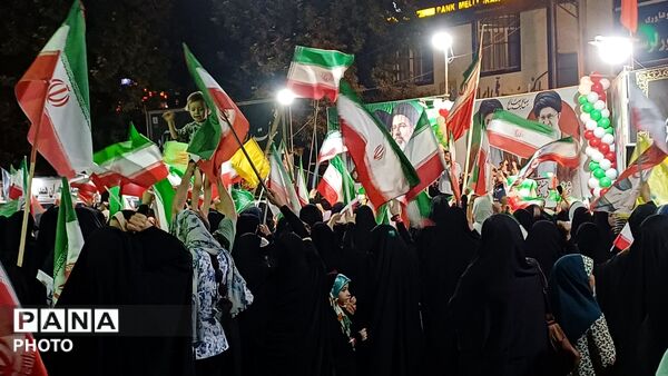 حضور دانش‌آموزان مدرسه دخترانه ریحانه در جشن عید غدیرخم
