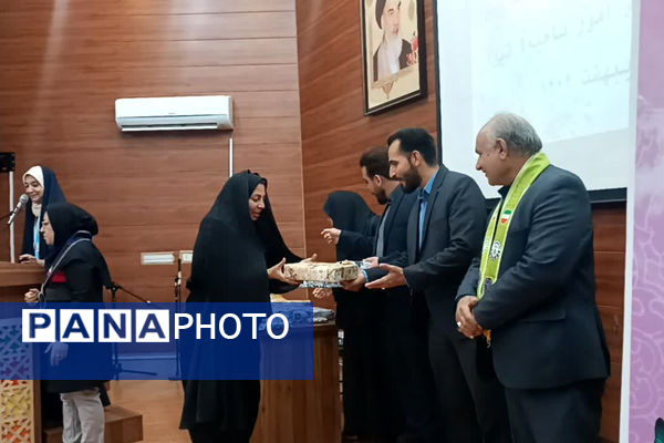 تجلیل از مربیان و پیشکسوتان پیشتاز ناحیه 4 شیراز