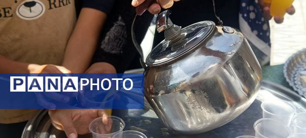 توزیع شربت و شیرینی به مناسبت میلاد پیامبر اسلام (ص) 