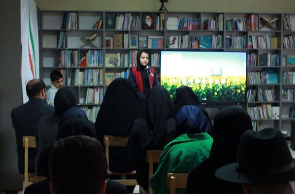 جشنواره «برگی از دانش» در دبیرستان نمونه دولتی کاشانی‌پور فردیس