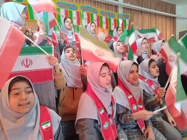 برنامه های فجر انقلاب در آموزشگاه بنیاد۱۵ خرداد ابرکوه