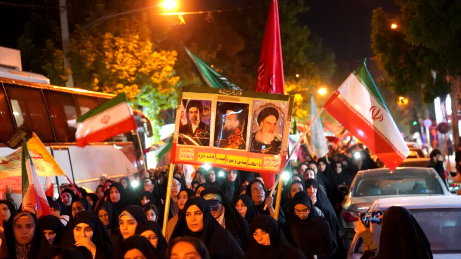 ‌جمهوری اسلامی بیدار و آماده دفاع از حقوق و منافع ملی است/ ملت بزرگ ایران تسلیم نمی‌شود‌