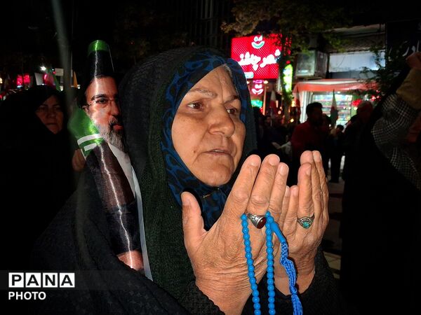 دست‌هایی به آسمان، قلوبی به امید ظهور