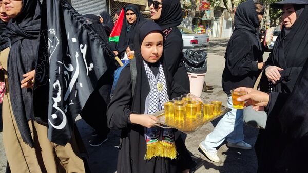جاماندگان اربعین حسینی در  راهپیمایی حرم تا حرم نیشابور 