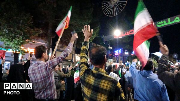 مشت ها بر فراز آسمان نیشابور نمایان شد 