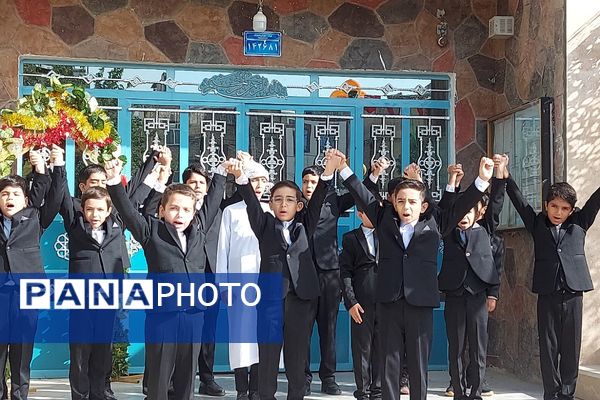 نواختن زنگ بازگشایی مدارس در دبستان علی بن ابیطالب(ع) باقرشهر