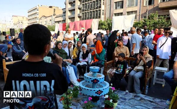  محفل شاعران آیینی در غرفه فرهنگسرای خاوران در مهمانی ۱۰ کیلومتری غدیر