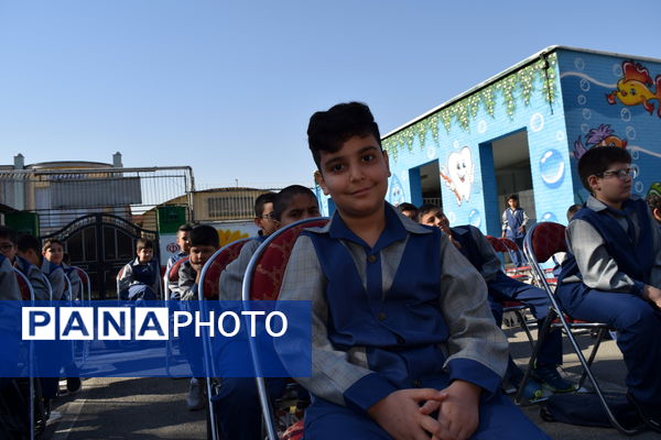 نواختن زنگ آغاز سال تحصیلی جدید در مدارس آموزش و پرورش منطقه 14 تهران
