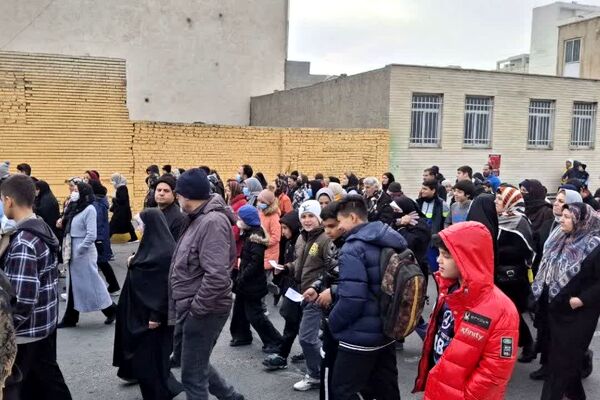  همایش پیاده‌روی خانوادگی در شهرک وحدت فردیس