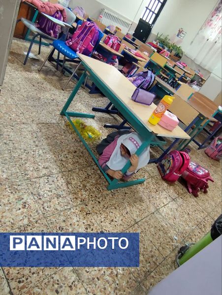 بیست و ششمین مانور زلزله و ایمنی در دبستان شهید تیمور فروغی 