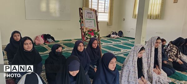 اجلاسیه نماز در دبیرستان کوثر فرهنگیان