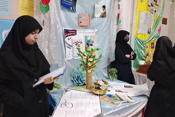  جشن ۲۲ بهمن در دبیرستان حضرت زینب(س) شهرری