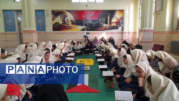  بزرگداشت شهادت مجاهد شهید سیدحسن نصرالله با برگزاری مراسم ختم قرآن در دبیرستان فاطمیه ملارد