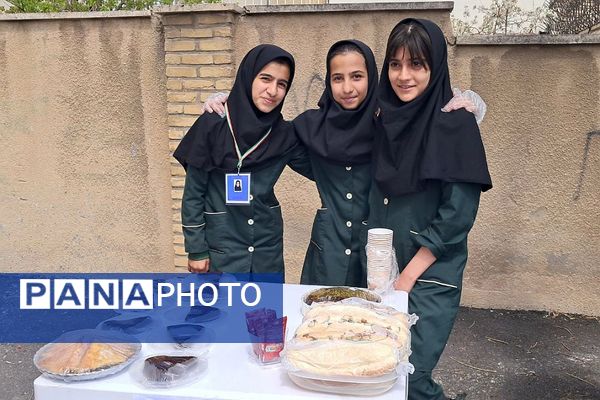 برگزاری بازارچه صنایع دستی و غذا در دبیرستان‌ حضرت‌ معصومه (س) شهرستان فیروزکوه