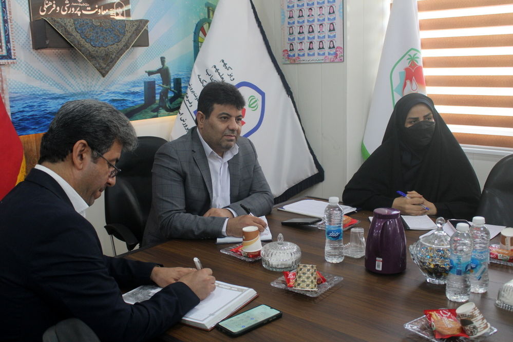 جلسه پایگاه‌های ارتقای مهارت‌های تحصیلی دانش‌آموزان و انتخاب رشته کنکور در بوشهر