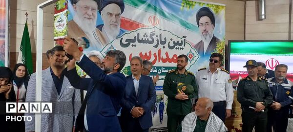 نواخته شدن آیین زنگ مهر و مقاومت  در دبیرستان پسرانه شاهد فاضل فلاورجان