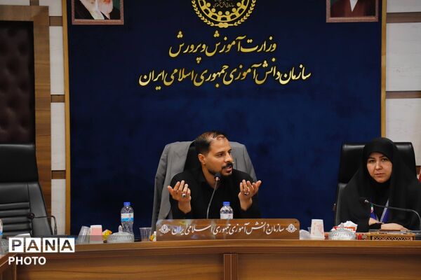 نشست هم‌اندیشی مسئولان دانش‌آموزی تهران با محور آموزش مربیان و مدیریت مصرف انرژی