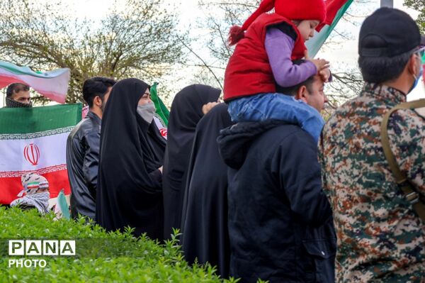 تشکیل زنجیره انسانی اطراف نیروگاه حرارتی برق مشهد