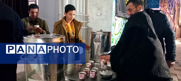 میزبانی دبیرستان سمیه از مردم به‌مناسبت ایام فاطمیه