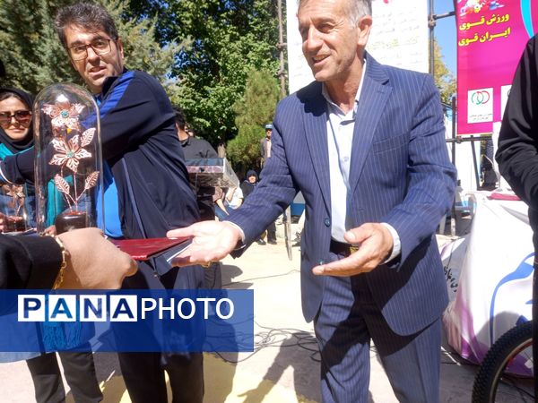 همایش پیاده‌روی خانوادگی در منطقه گردشگری سیاسرد بروجن