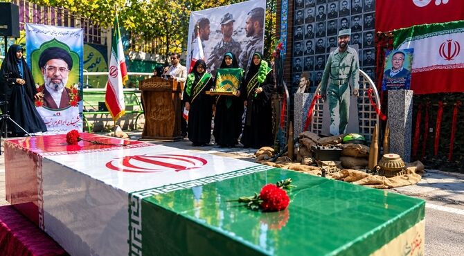 پیکر مطهر شهید گمنام در مدرسه شاهد آسیه