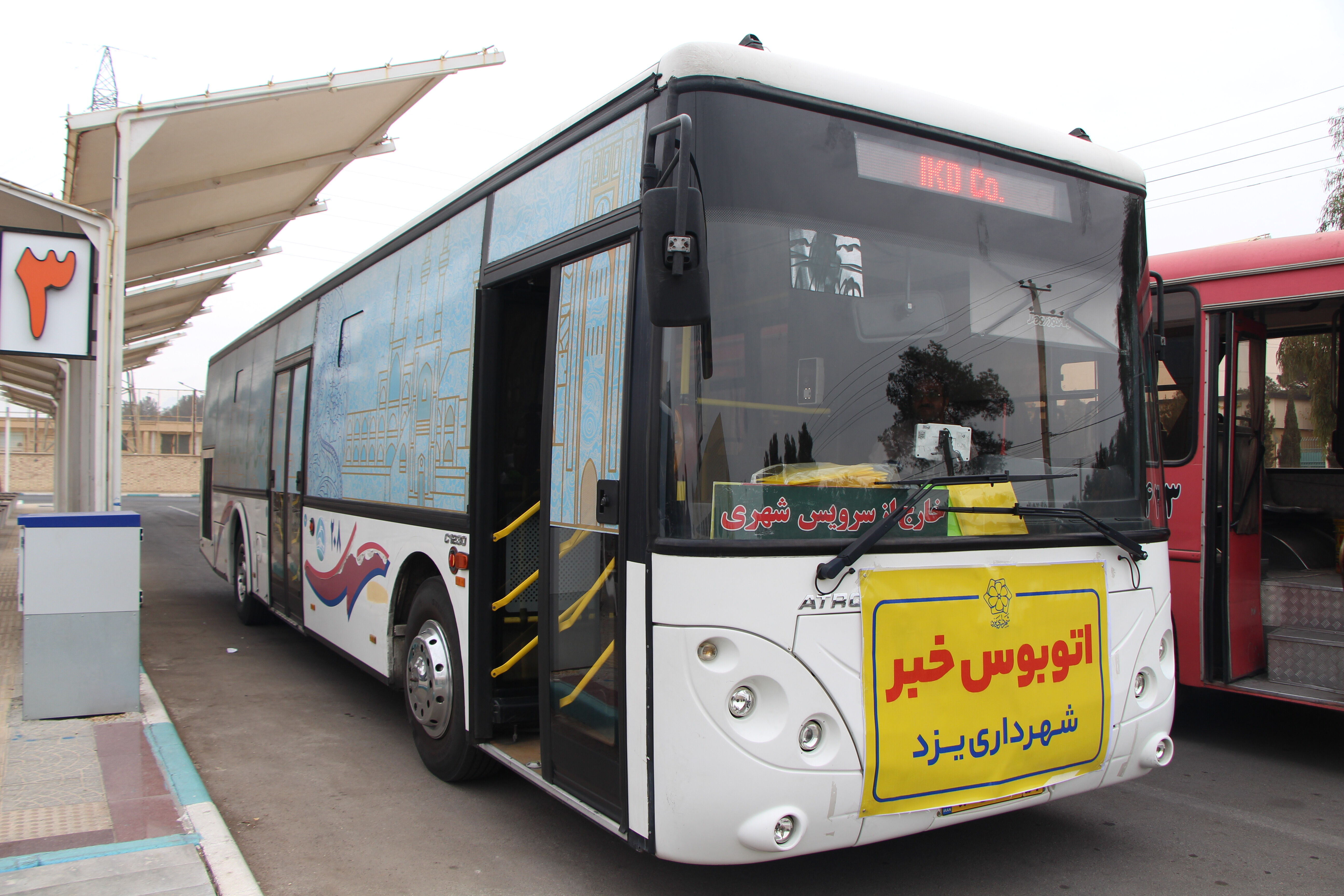 بازدید خبرنگاران از ایستگاهای اتوبوس شهری و حمل‌ونقل یزد