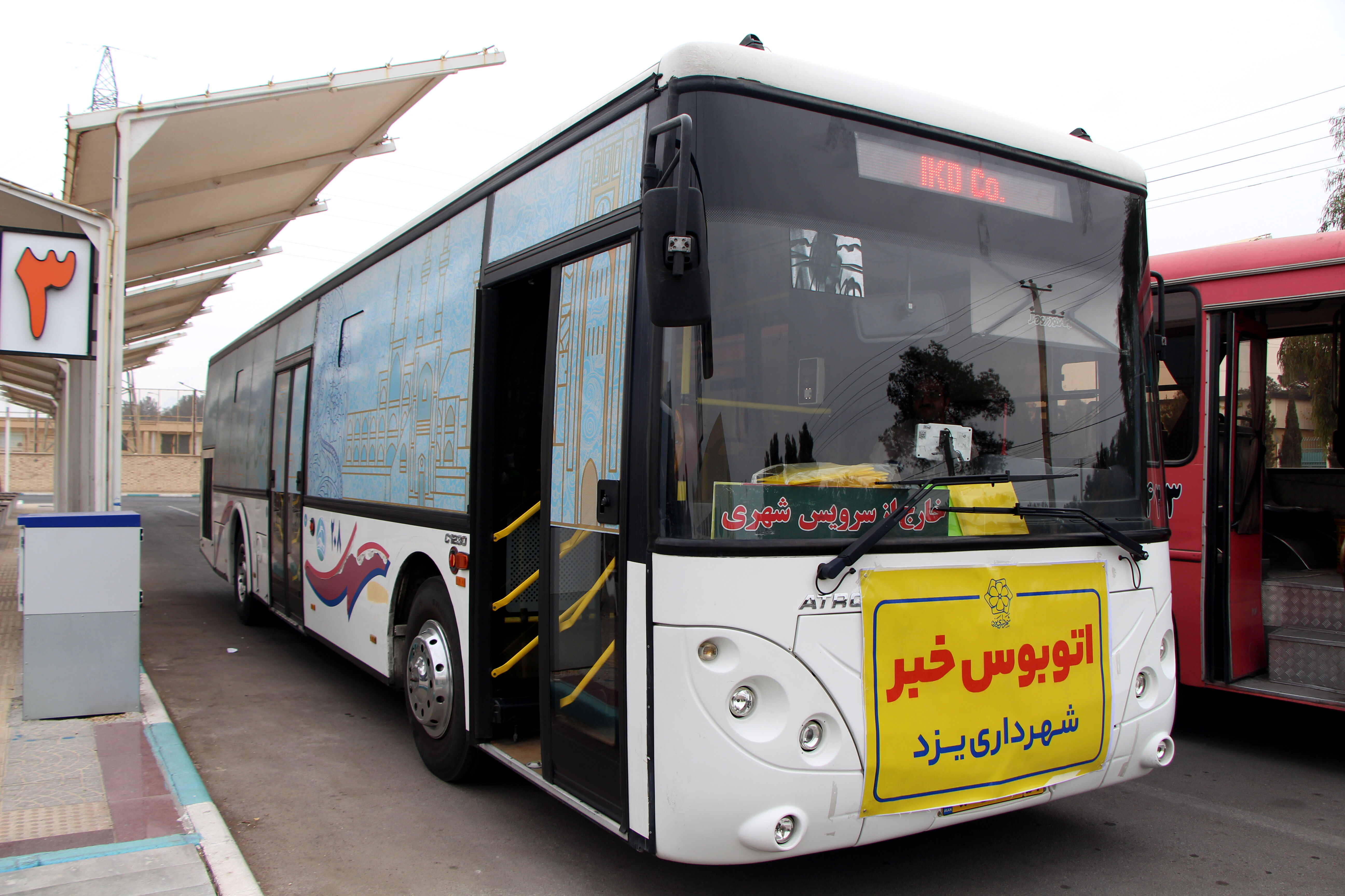 بازدید خبرنگاران از ایستگاهای اتوبوس شهری و حمل‌ونقل یزد