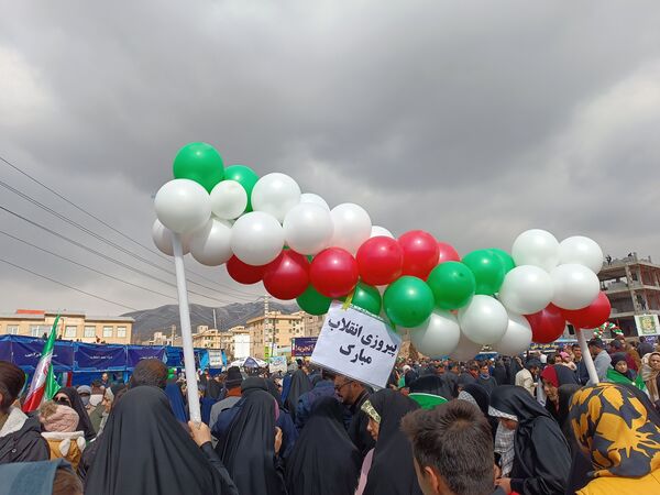 حضور دانش‌آموزان در راهپیمایی ۲۲ بهمن شهرستان پردیس 