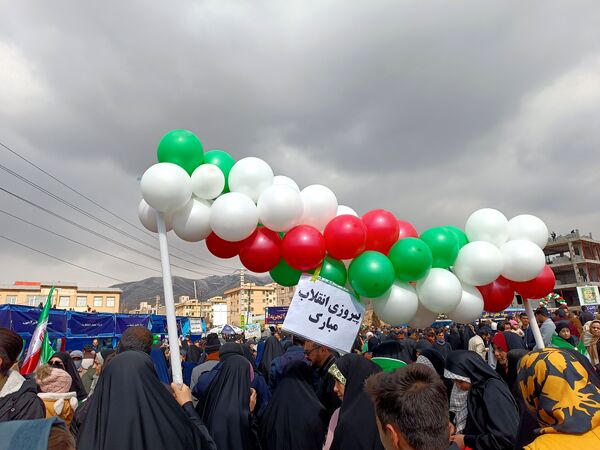 حضور دانش‌آموزان در راهپیمایی ۲۲ بهمن شهرستان پردیس 