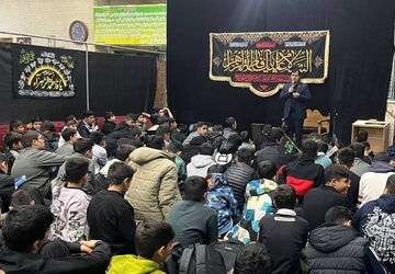 حضور پرشور نوگلان فاطمی در مراسم سوگواری بانوی دوعالم در دبیرستان شهید انصاری پیشوا