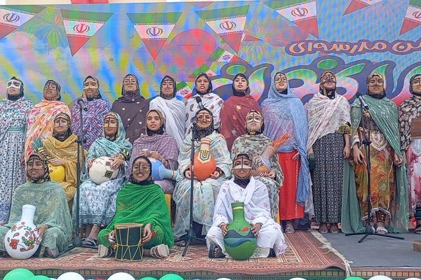 دهه فجر یادآور همبستگی و اتحاد مردم است