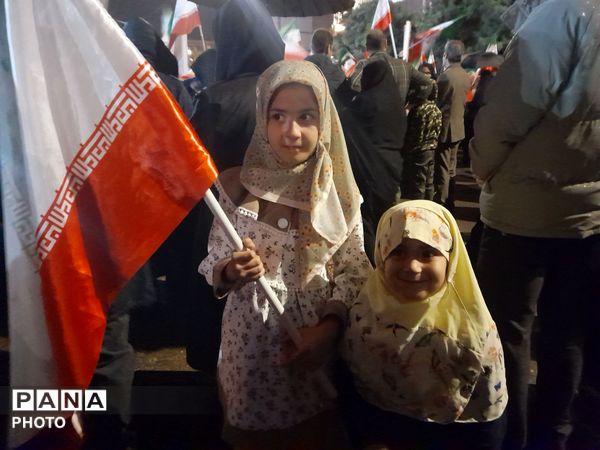 اجتماع مردمی در بیست و چهارمین شب در حمایت از جبهه حق در بلوار فضل نیشابور