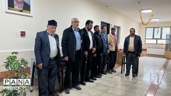 نهال‌ها در دبستان چلیچه به یاد شهدای مدرسه میناب می‌رویند