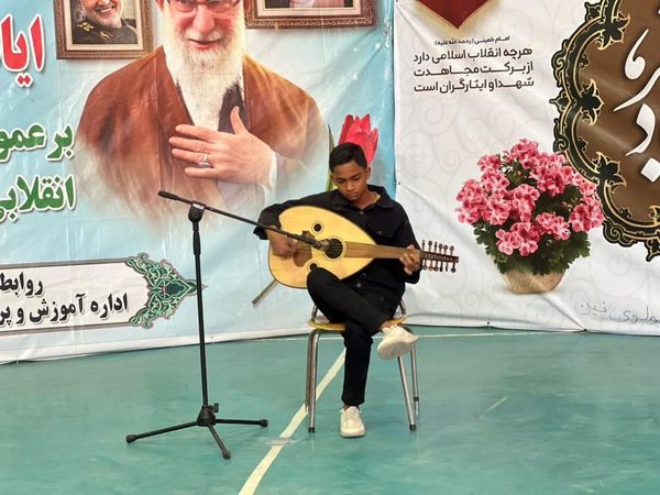 حضور پرشور دانش‌آموزان فین در جشن ۲۲ بهمن