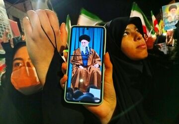 یک ایران، جلوی دشمن