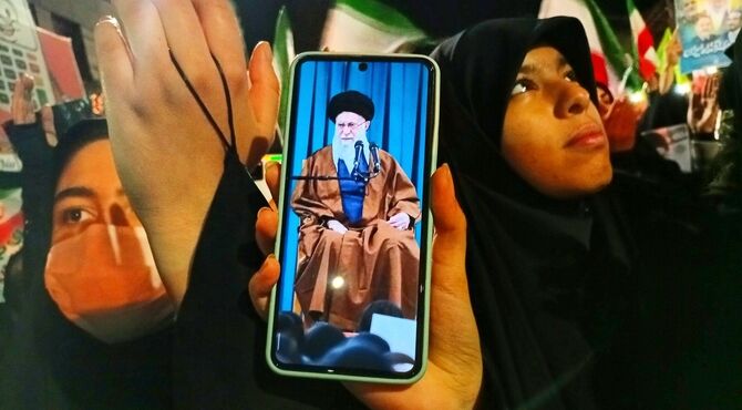 یک ایران، جلوی دشمن