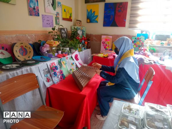 نمایشگاه کار و فناوری در دبیرستان نشاط بهارستان‌دو