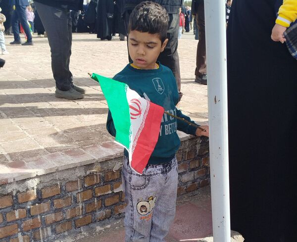 نسل آینده در راهپیمایی ۲۲ بهمن شهرستان کندر دیده شد