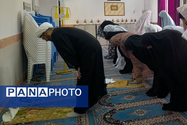 زنگ نماز در دبیرستان حضرت معصومه سلام الله علیها شهرستان خلیل‌آباد نواخته شد