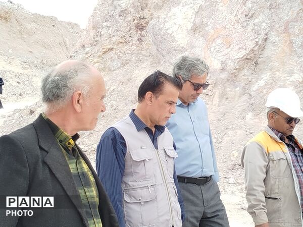 بازدید فرماندار کاشمر از معدن کائولن 