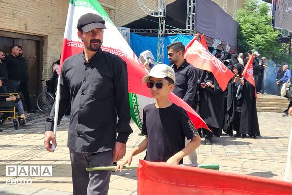 پیاده‌روی جاماندگان اربعین به سوی شاهچراغ (ع)